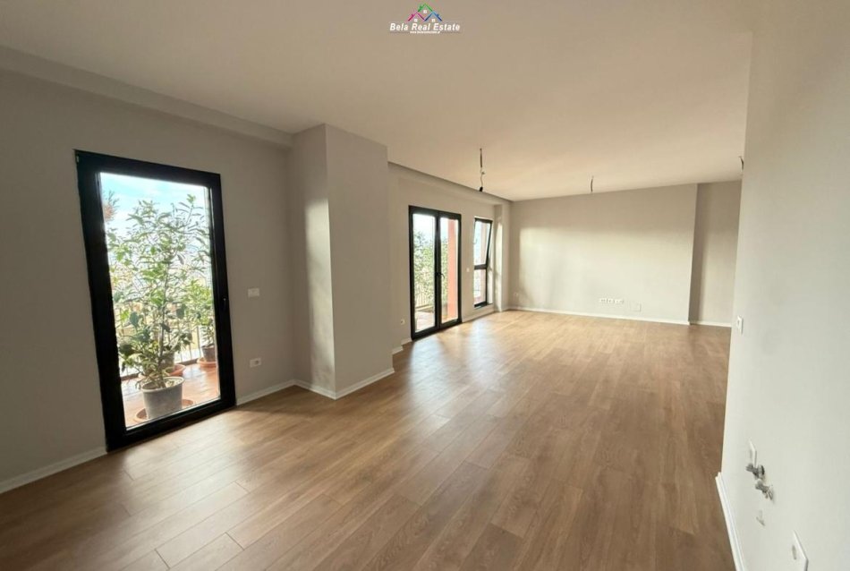Tirane, jepet me qera zyre Kati 18, 160 m² 2.000 € (Rruga e Kavajes)