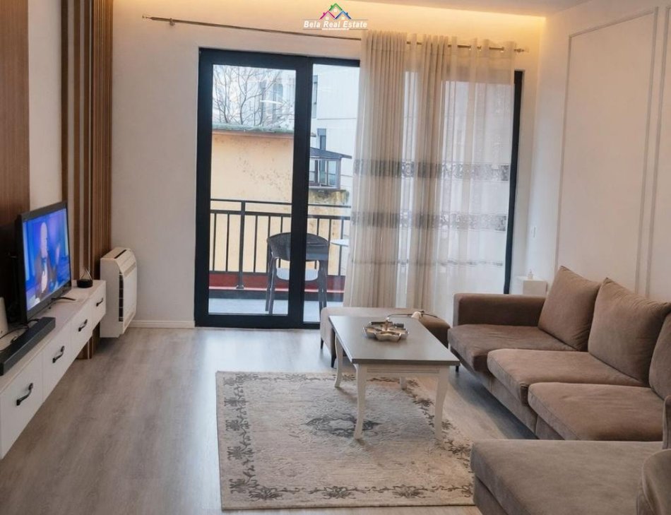Tirane, jepet me qera apartament 2+1 Kati 3, 123 m² 750 € (Rruga e Dibres)