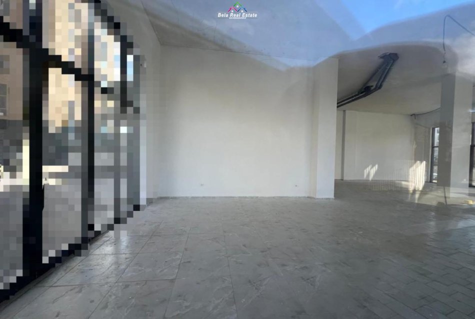 Tirane, jepet me qera dyqan Kati 0, 154 m² 2.500 € (Xhamllik)