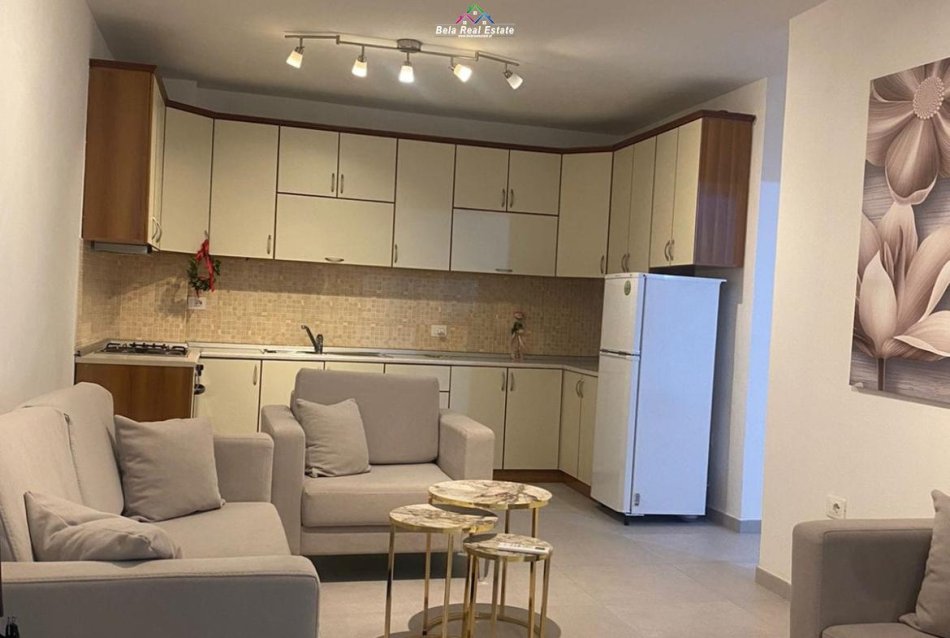 Tirane, jepet me qera apartament 1+1 Kati 4, 80 m² 600 € (Rruga Nikolla Jorga)