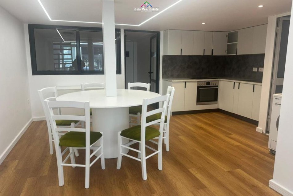 Tirane, jepet me qera apartament 3+1 Kati 1, 101 m² 156.000 € Prfane Casa Italia