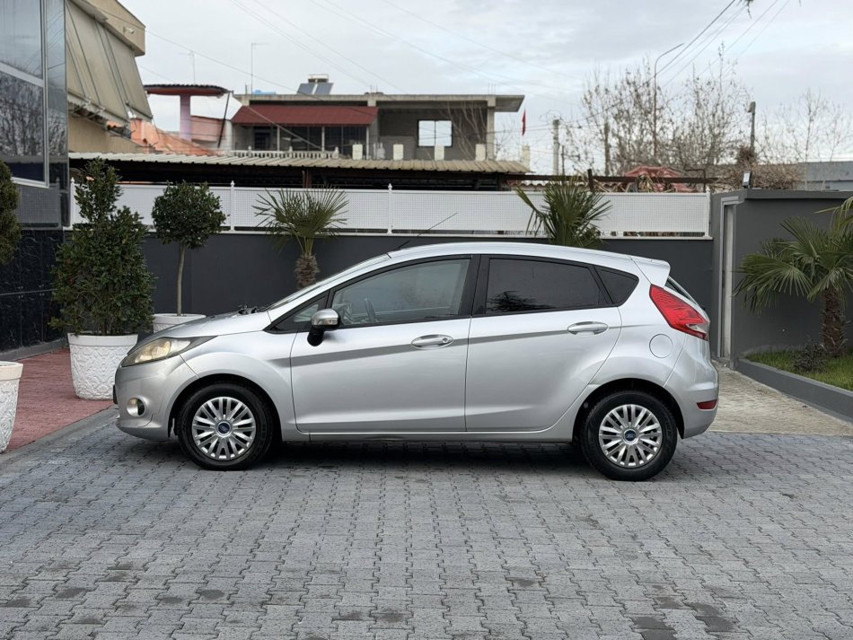Fier, shes makine FORD FIESTA-1.4 BENZIN GAZ FABRIKE-SAPO ARDHUR-ME DOGAN PAGUAR 3100 EURO(NUK NDERROHET)-SUPER EKONOMIKE-069 44 00 305 Benzin+Gaz, gri metalizato manuale Kondicioner 198.000 km 3.300 €