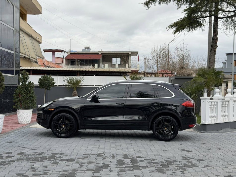Fier, shes makine PORSCHE CAYENNE-3.6 BENZIN GAZ STAG-FULL OPTIONS-LETRAT 12-2026 XHAMA TE ZINJ KOMPLET-13.500 EURO OSE NDERROHET-069 44 00 305 Benzin+Gaz, e zeze automatik Klima 250.000 km 13.500 €