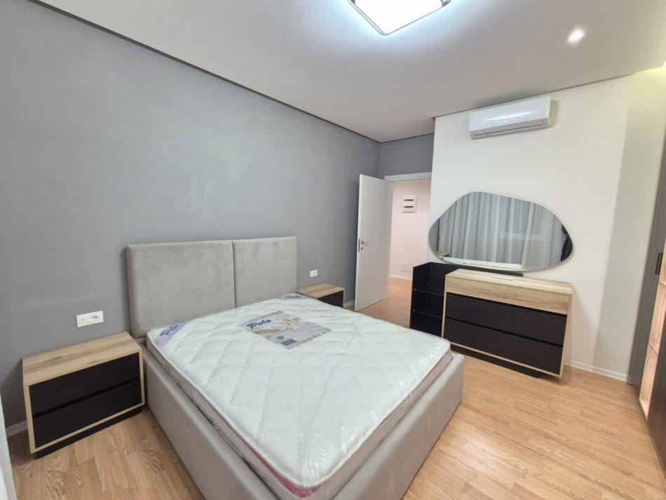 Tirane, jepet me qera apartament 2+1+Ballkon Kati 3, 90 m² 1.200 € (rruga e dibres)