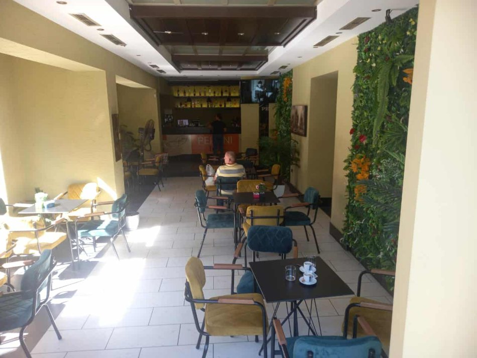 Tirane, shitet nga Pronari, pa-komision bar-kafe Kati 0, 140 m² 320.000 € (Rruga Ali Visha)