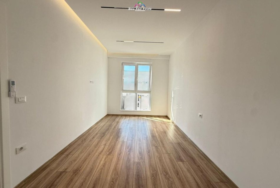 Tirane, jepet me qera zyre Kati 7, 100 m² 939 € (Komuna e parisit)