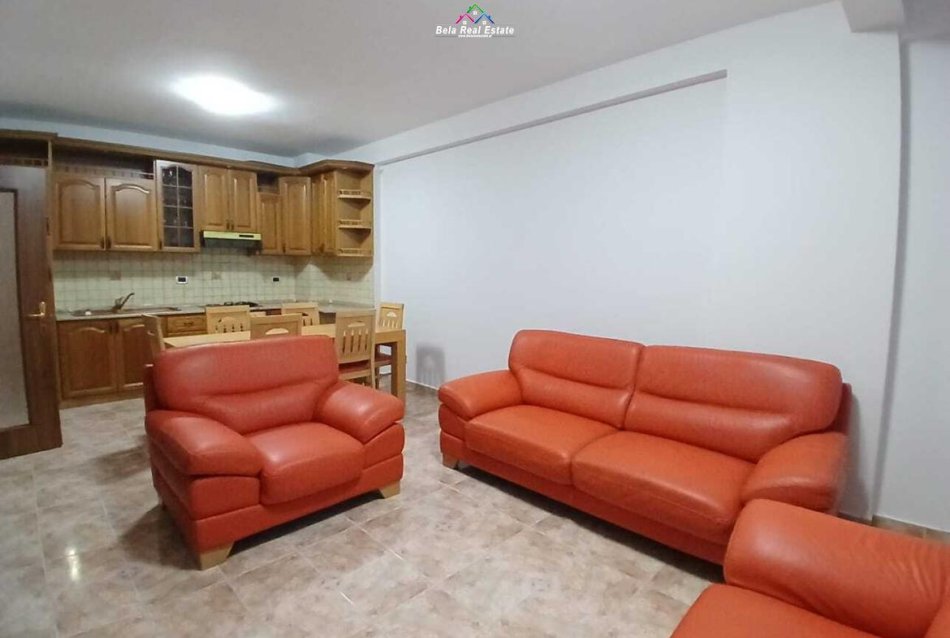 Tirane, jepet me qera apartament 1+1 Kati 10, 100 m² 600 € (prane kishes katolike)