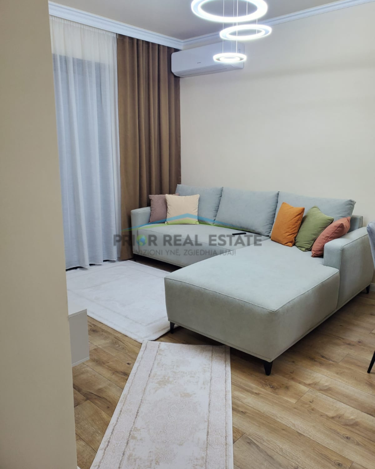 Tirane, jepet me qera apartament 1+1+Ballkon Kati 3, 1.000 € (Liqeni i Thate)