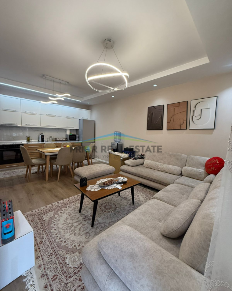 Tirane, jepet me qera apartament 2+1+Ballkon Kati 6, 93 m² 750 € (Don Bosko)