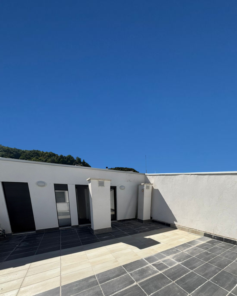 Tirane, jepet me qera apartament duplex Dublex Kati 5, 
