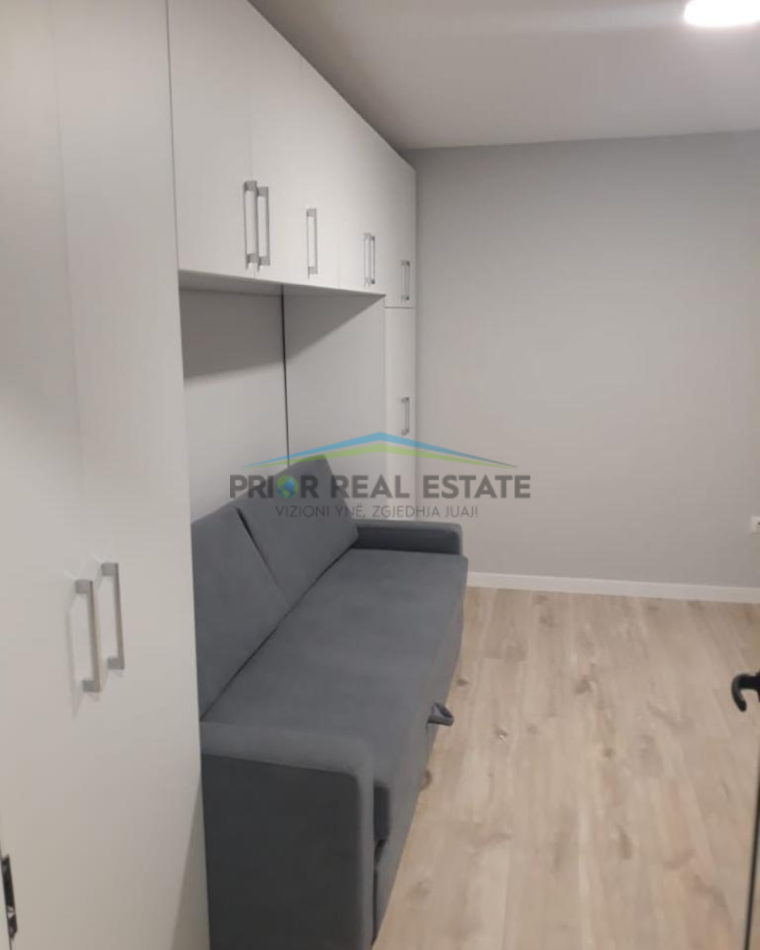 Tirane, jepet me qera garsonier Kati 0, 40 m²  45.000leke/muaj (Stadiumi Dinamo)