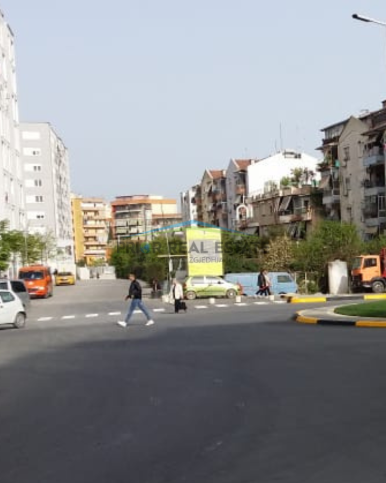 Tirane, shitet 1+1+ VERANDE  Kati 1, 59 m² 190.000 € (Komuna e Parisit)