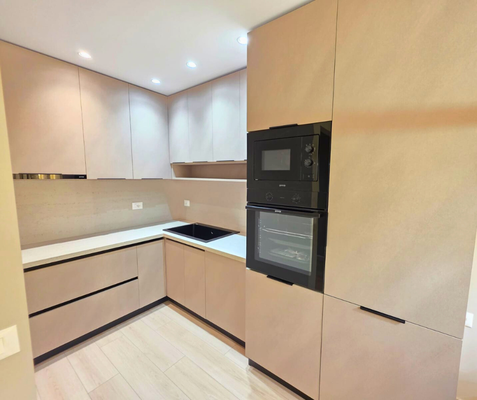 Tirane, shes apartament 2+1 Kati 8, 112 m² 320.000 € (Ish-Ekspozita)