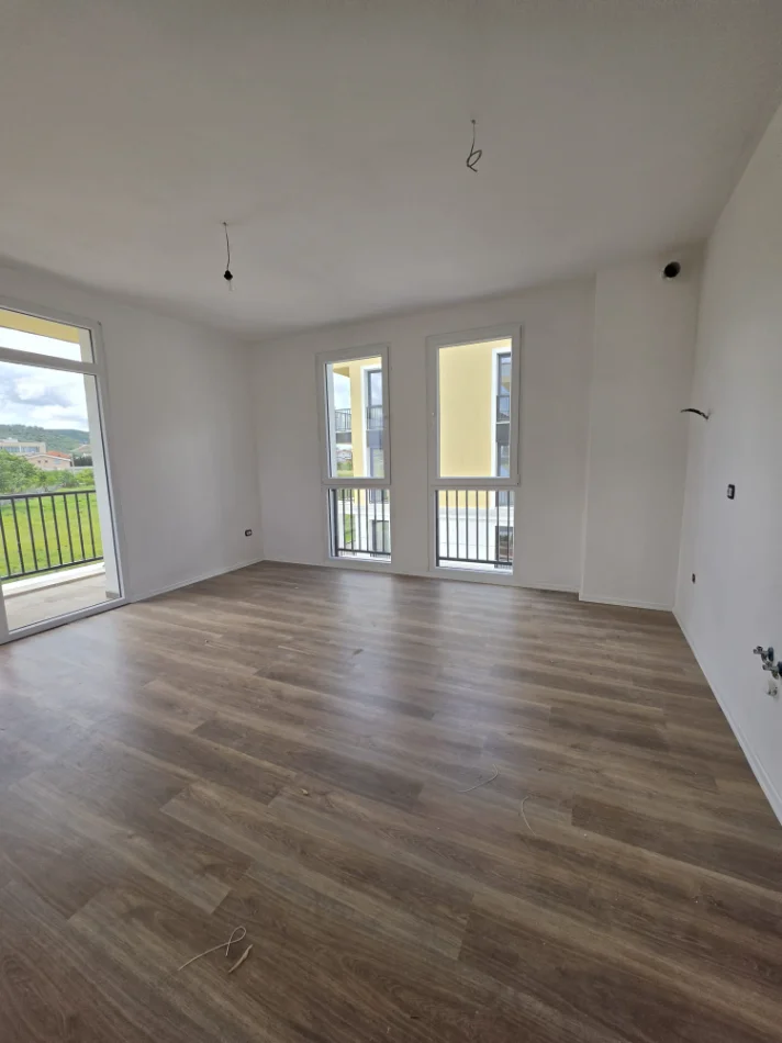 Tirane, shitet apartament 2+1+Ballkon Kati 2, 79 m² 141.714 € (Sauk i Vjetër)