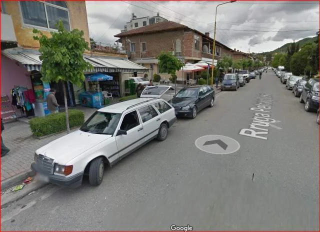 Tirane, Kombinat Jepet me qera biznesi Market