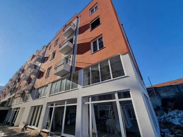 Tirane, shes ambjent biznesi Kati 1, 468 m² 690.000 Euro (Selite)