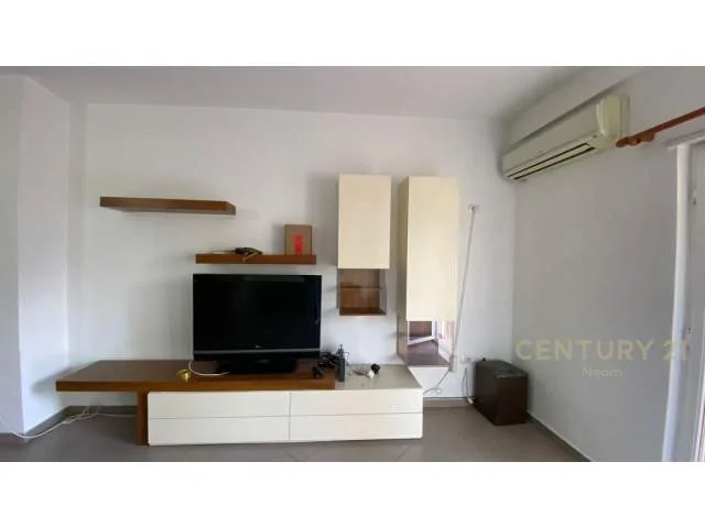 Tirane, jepet me qera apartament 2+1+BLK 115 m² 700 Euro (kopshti zologjik)