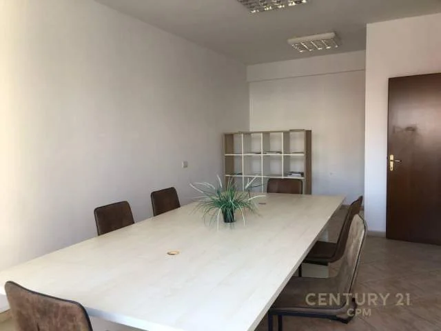 Tirane, jepet me qera apartament 2+1+BLK Kati 4, 109 m² 600 Euro (bllok)