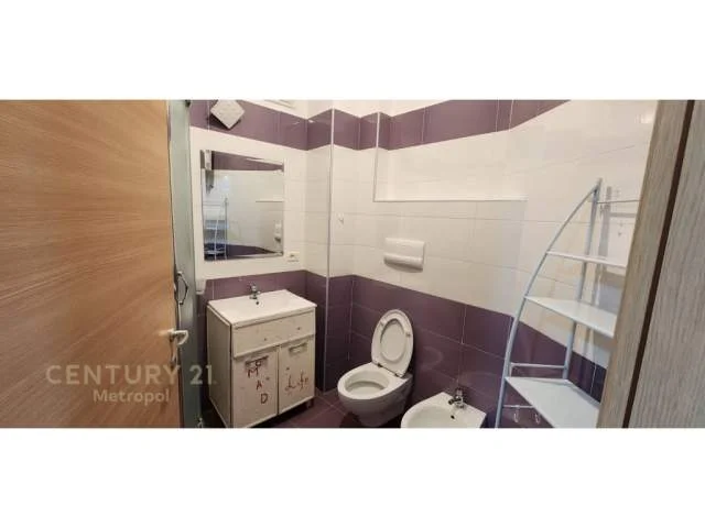 Tirane, jepet me qera apartament 2+1+BLK Kati 4, 750 Euro (liqeni i thate)