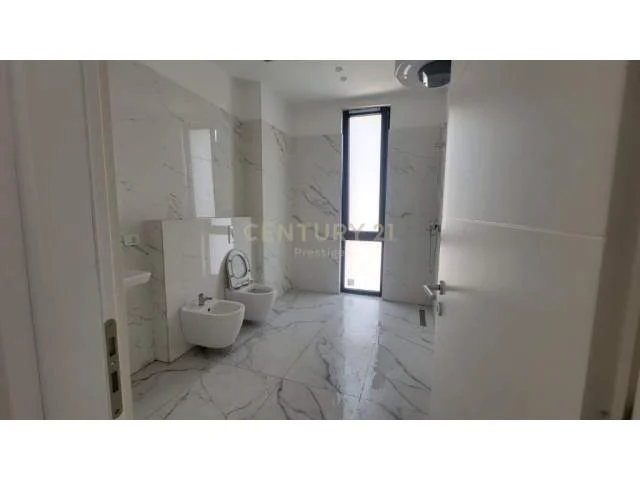 Tirane, jepet me qera apartament 102 m² 1.200 Euro (lion park)