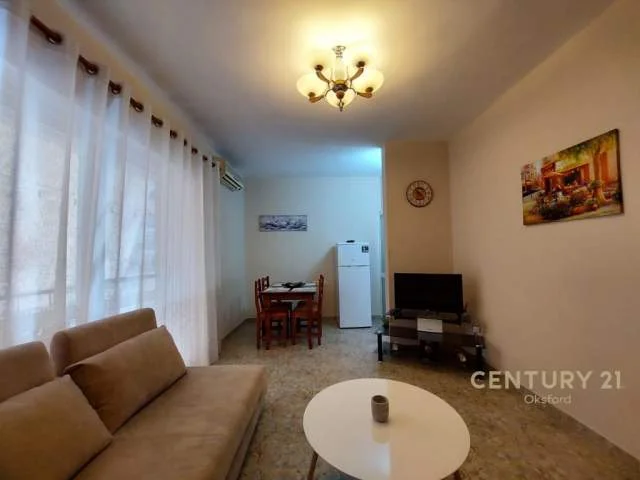 Tirane, jepet me qera apartament 1+1 63 m² 500 Euro
