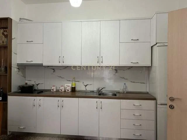 Tirane, jepet me qera apartament 71 m² 450 Euro (dibres)