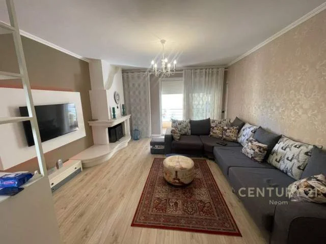 Tirane, jepet me qera apartament 120 m² 700 Euro (liqeni thate)