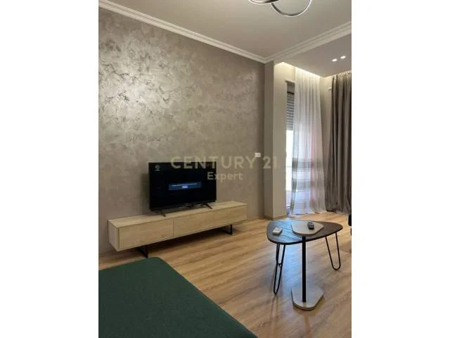 Tirane, jepet me qera apartament 78 m² 700 Euro