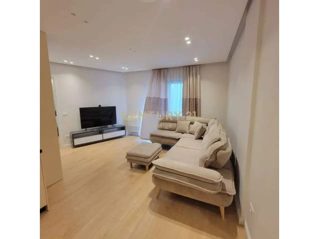 Tirane, jepet me qera apartament 1+1+BLK 60 m² 400 Euro (fresku)