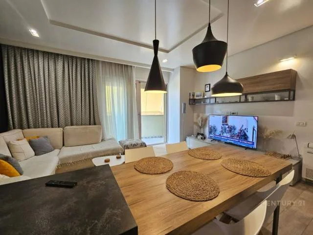 Tirane, shitet apartament Kati 5, 110 m² 200.000 Euro (panorama)