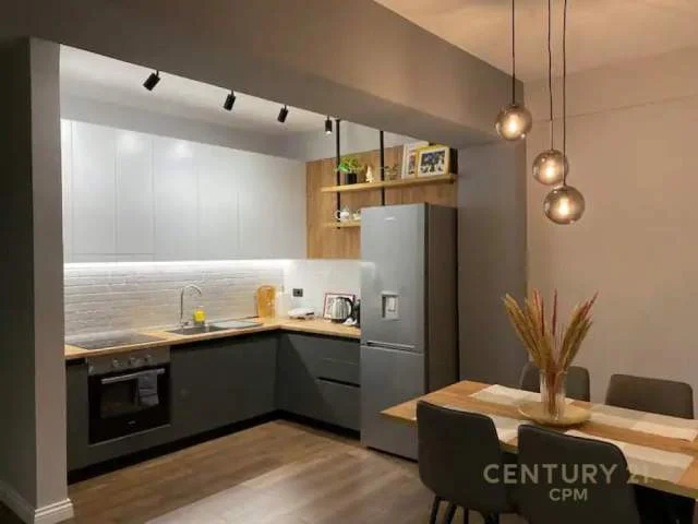 Tirane, jepet me qera apartament Kati 1, 116 m² 900 Euro