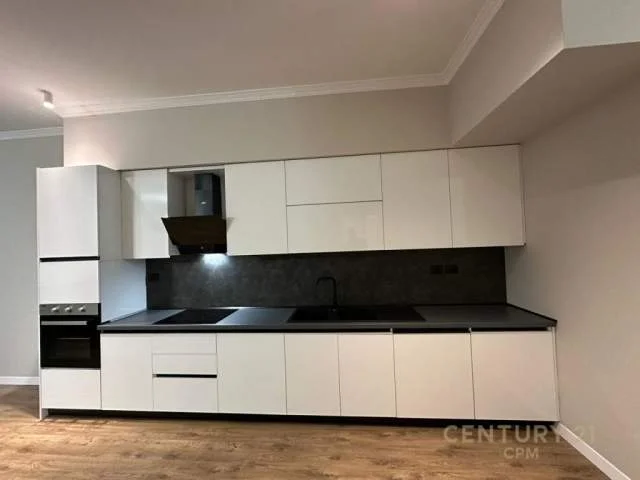 Tirane, jepet me qera apartament Kati 1, 110 m² 800 Euro (komuna parisit)