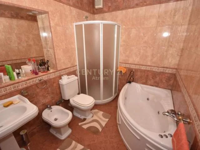 Tirane, jepet me qera apartament Kati 7, 135 m² 750 Euro (faik konica)