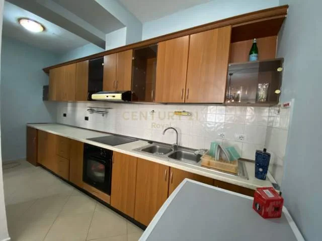 Tirane, jepet me qera apartament 3+1+A+BLK 145 m² 820 Euro (rruga elbasanit)