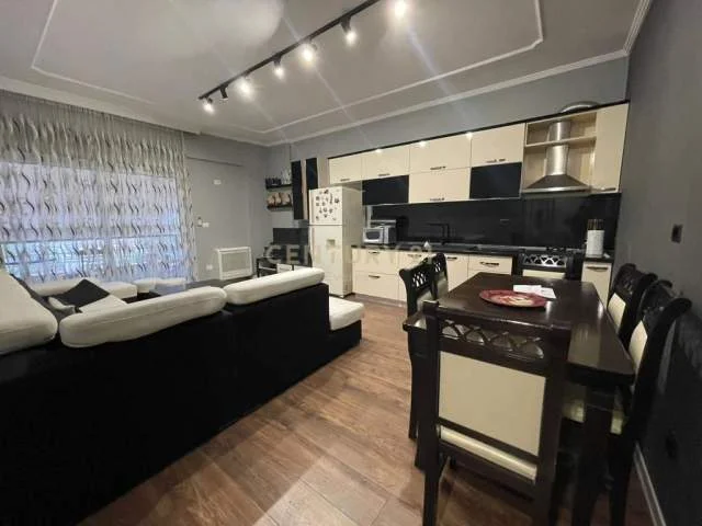 Tirane, jepet me qera apartament Kati 5, 90 m² 700 Euro (liqeni)