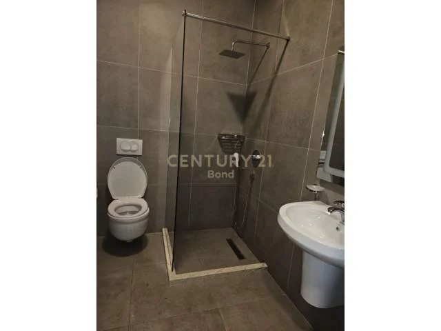 Tirane, jepet me qera apartament 65 m² 700 Euro