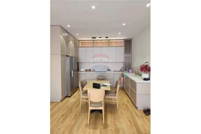 Tirane, jepet me qera apartament 3+1 Kati 0, 105 m² 950 Euro (Kodrat e Diellit)