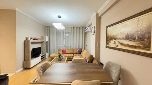 Cmimi e ka te perfshir taksen. Tirane, jepet me qera apartament 2+1+BLK Kati 5, 94 m² 580 Euro