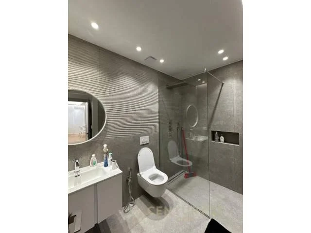 Tirane, jepet me qera apartament 2+1 Kati 2, 100 m² 1.500 Euro (rose garden)