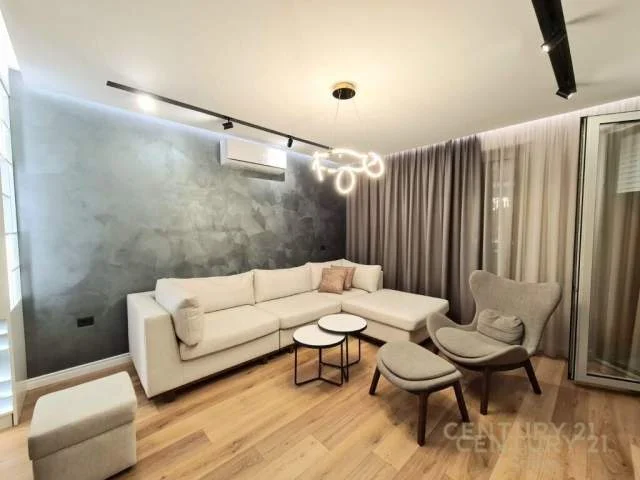 Tirane, jepet me qera apartament 1+1 Kati 3, 83 m²  (ZOGU I ZI)
