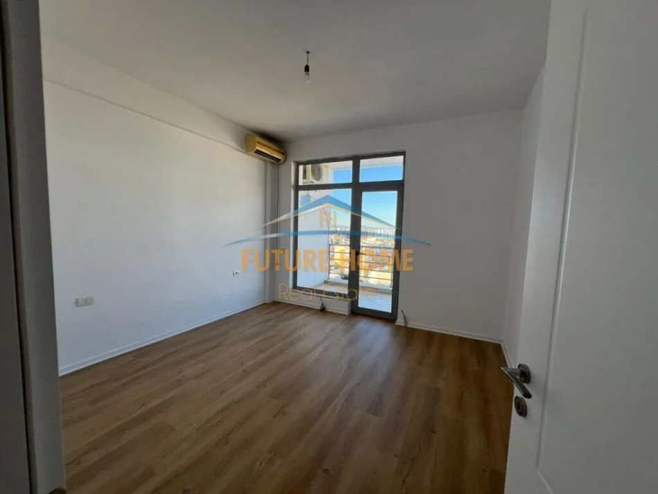 Shitet, Apartament 1+1, Rruga Kavajes,Ish Parku Autobuzave