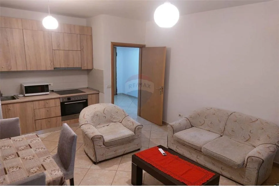 Jepet apartament 1+1 me qera ne Astir, 400 Euro