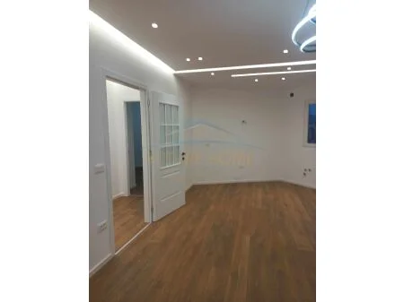 Tirane, shitet 2+1, Kati 10, 100 m2 215,000 € (Rruga e Barrikadave)