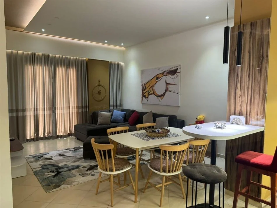 Tirane, jepet me qera apartament 1+1+Ballkon, Kati 2, 70 m² 680 € (komuna e parisit)