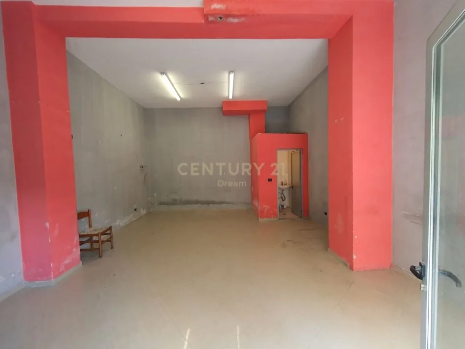 Tirane, shitet ambjent biznesi , , 44 m² 79,000 € (Shitet Ambient Komercial ne Astir!!)