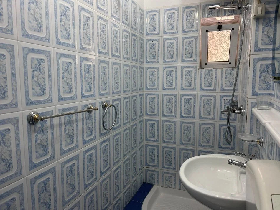 Tirane, jepet me qera apartament 1+1, Kati 2, 70 m² 400 € (Rruga "Fortuzi" Tirane)