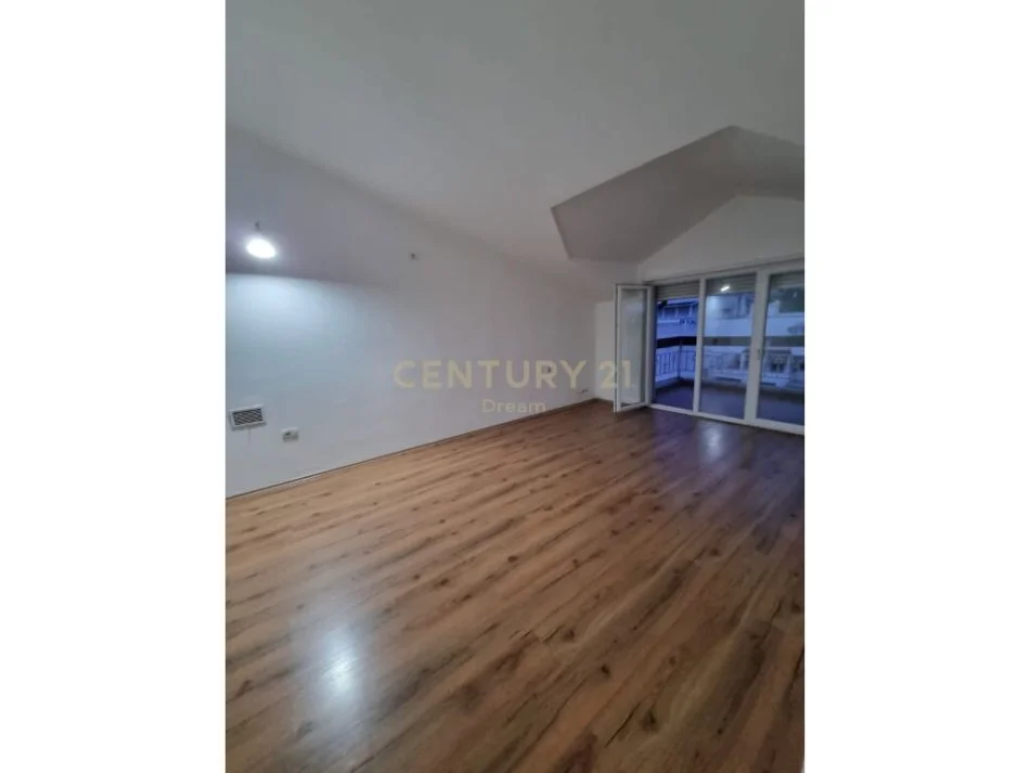 Tirane, jepet me qera apartament duplex Dublex, Kati 4, 155 m² 400 € (Fresku)