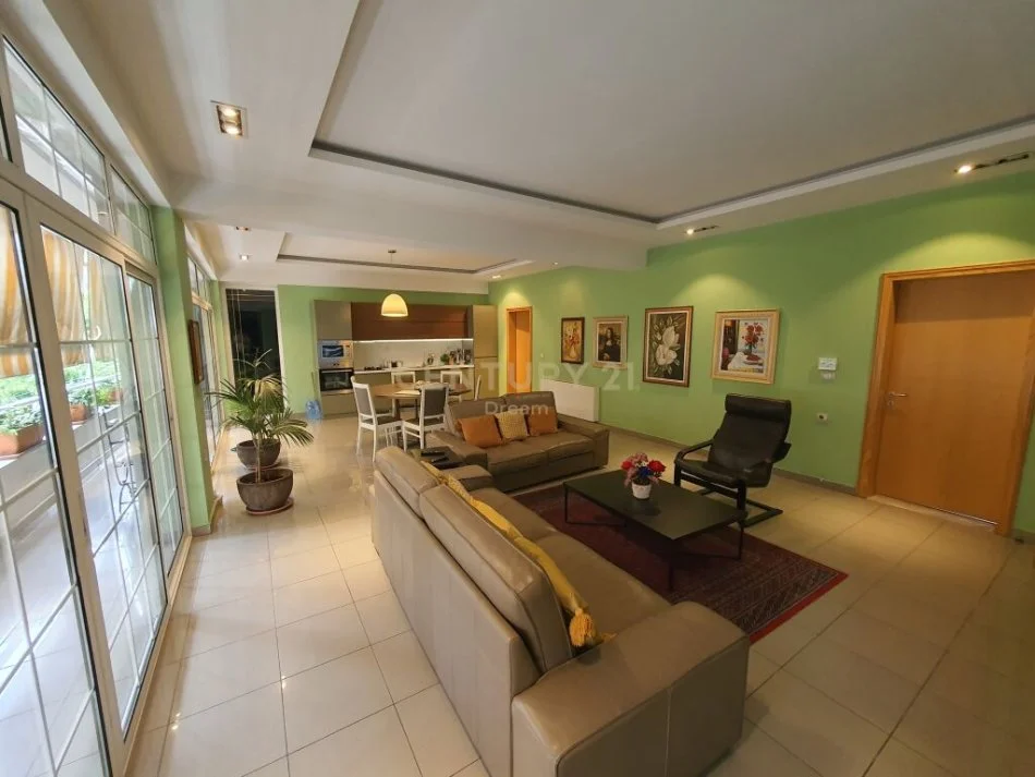 Tirane, jepet me qera Vile 3 Katshe, Kati 4, 600 m² (Oxhaku)