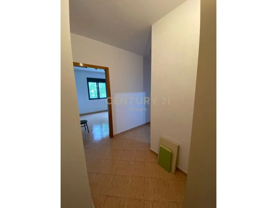 Tirane, shitet apartament 2+1+Ballkon, Kati 1, 93 m² 134,850 € (Rruga Riza Cerova, Rruga Bardhyl)
