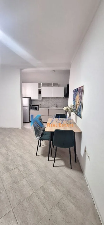 Tirane, jepet me qera apartament 1+1, Kati 2, 70 m² (Kodra e Diellit, rruga Bill Klinton)